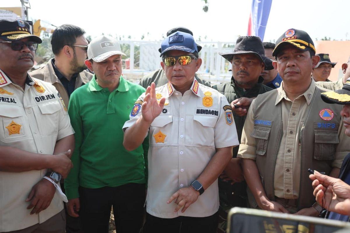 Kasatgas-Tito-Karnavian-saat-meninjau-hunian-sementara-huntara-di-Aceh-Utara.jpg