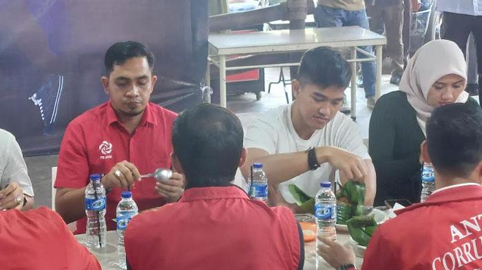 Makan Nasi Gurih, Ketum PSI Kaesang Pangareb Sapa Influencer Aceh: Silakan Coblos Partai Apa Saja