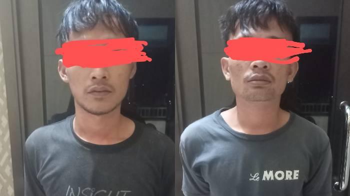 Kedua-tersangka-yang-merupakan-abang-beradik-diamankan-polisi-atas-tuduhan-pembunuhan.jpg