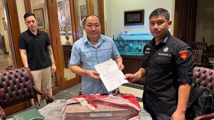 Kejaksaan-Agung-menggeledah-rumah-Direktur-Utama-PT-Sritex-Iwan-Kurniawan-Lukminto.jpg
