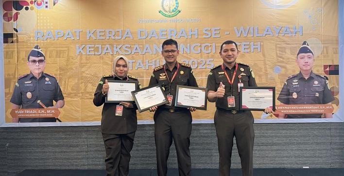 Kejari-Bireuen-raih-4-award.jpg