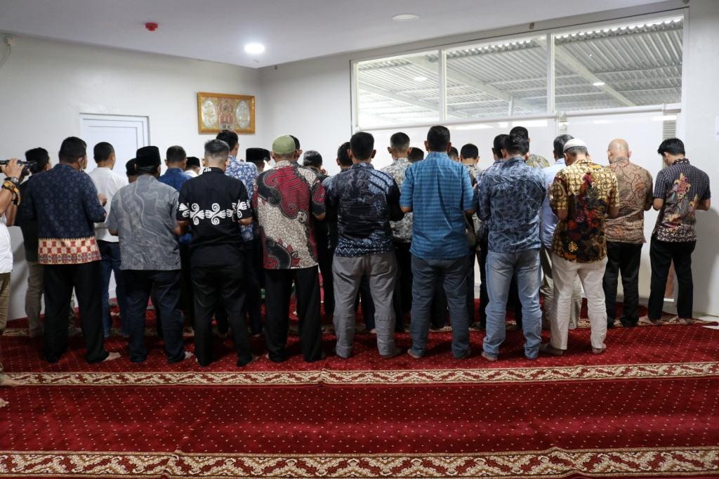 Keluarga-besar-DPMPTSP-Aceh-shalat-gaib.jpg