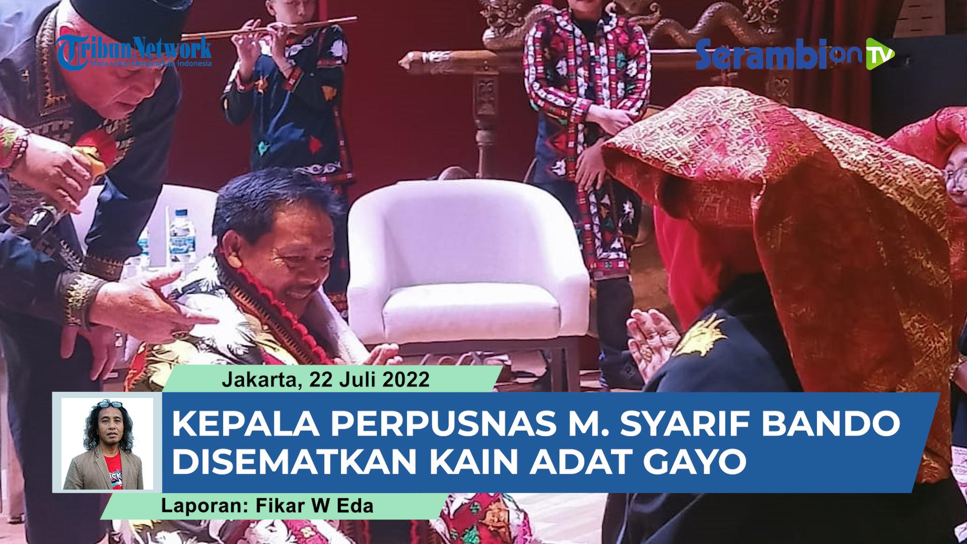 VIDEO Kepala Perpusnas M. Syarif Bando Disematkan Kain Adat Gayo Upuh Ulen-Ulen