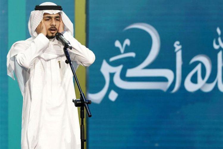 Diungkap Buya Yahya, Kenapa Muadzin Tempelkan Tangan ke Pipi dan Menyumbat Telinganya Ketika Adzan?