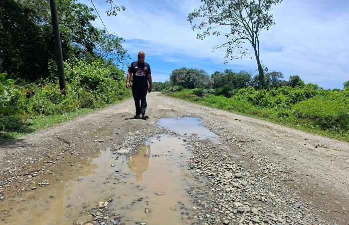 Kondisinya Sudah Puluhan Tahun, Warga Aceh Barat Minta Pengaspalan Jalan Utama Cot Kumbang