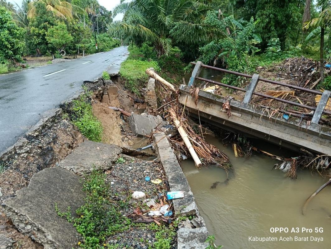 Dampak Banjir Abdya, Selain Rendam Ratusan Rumah Warga Juga Rusak Sejumlah Fasilitas Publik Lainnya