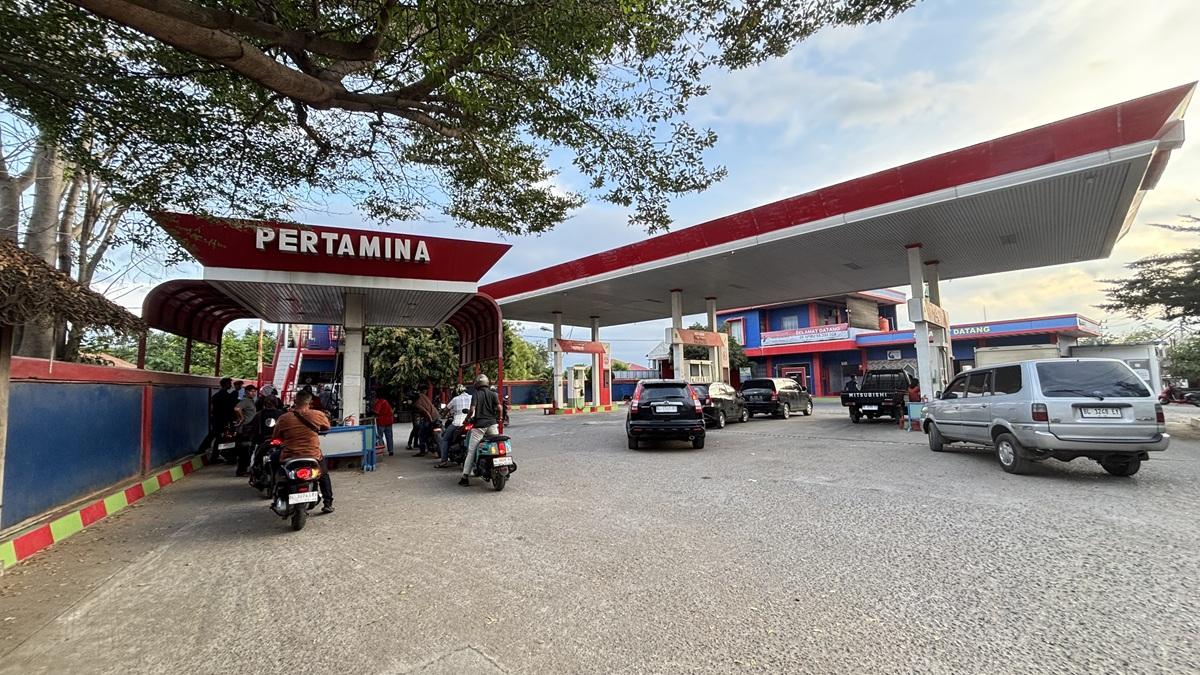 Kondisi-pengisian-BBM-di-SPBU-Lamnga-Aceh-Besar-Jumat-2732026.jpg