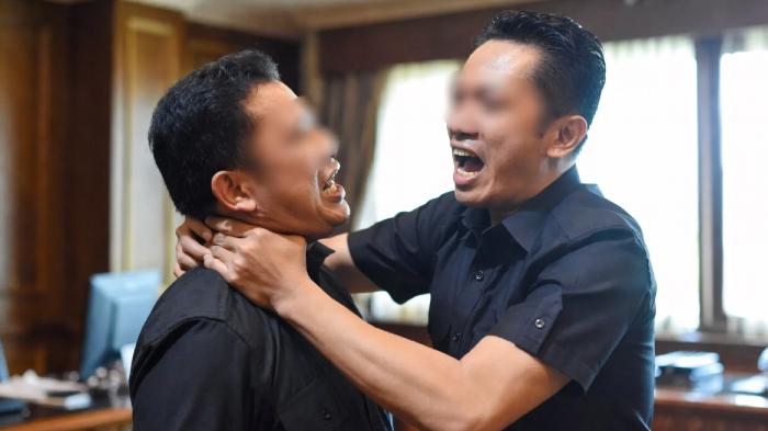 Kronologis-Prof-Wahyu-Widada-Dicekik-Oknum-Dekan-di-Kampus-Polisi-Tetapkan-AR-Tersangka.jpg