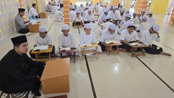 MUQ Pidie Terapkan Aplikasi 'Raqib dan Atid', Kawal Santri Secara Menyeluruh 