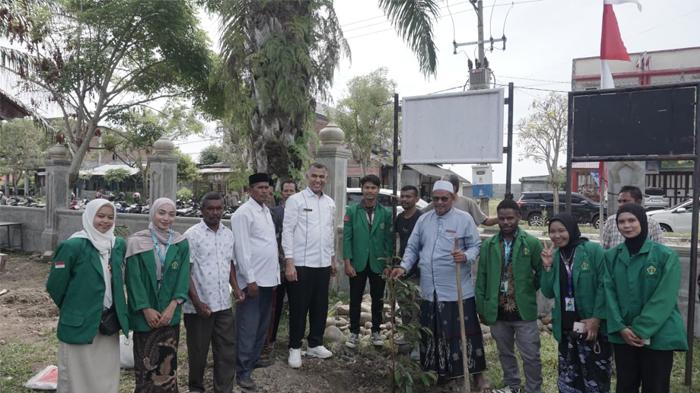 Mahasiswa KKN Bersama Rektor Unimal Gelar Penghijauan di Gampong Reuleut Timu