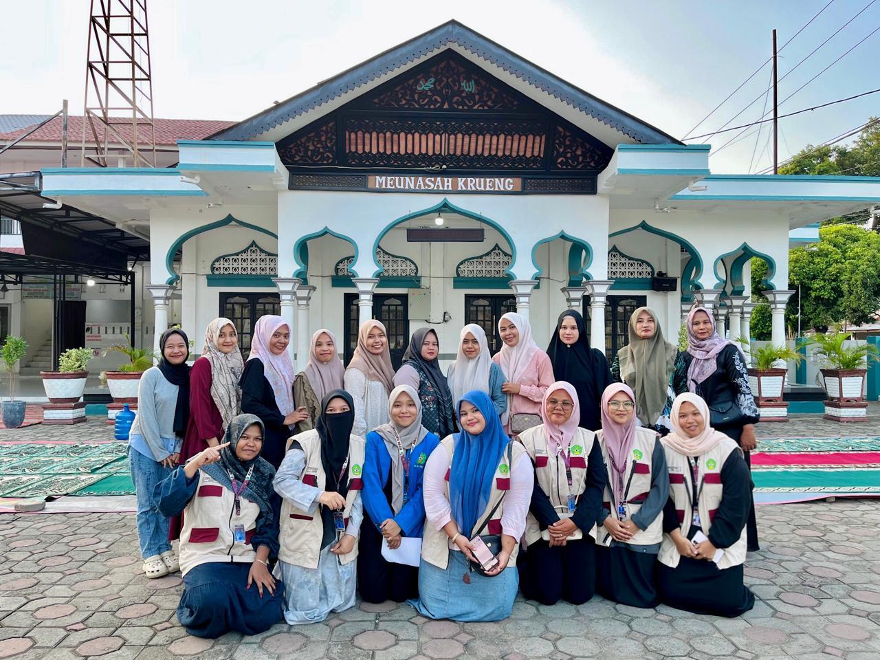 Mahasiswa Universitas Islam Negeri (UIN) Ar-Raniry Banda Aceh dari Fakultas Tarbiyah dan Keguruan melaksanakan Kuliah Pengabdian kepada Masyarakat (KPM) di Gampong Meunasah Krueng, Kecamatan Ingin Jaya, Aceh Besar, selama 45 hari