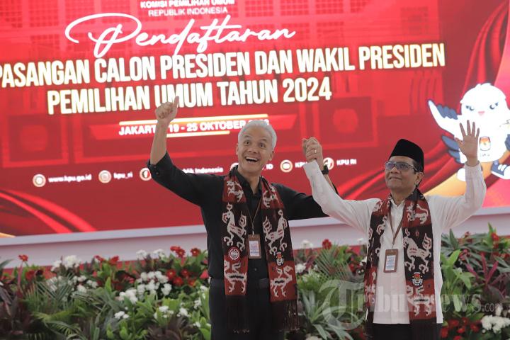Mahfud-MD-Sebut-Baju-yang-Dipakainya-ke-KPU-Dipersiapkan-Lima-Tahun-Lalu.jpg