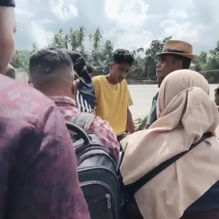 Cerita Mantan Bupati Bireuen, Naik Getek Antar Bantuan untuk Korban Banjir