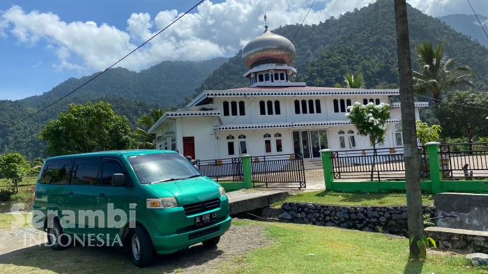 Masjid-Jumat-Masjid-Aceh-Besar-Masjid-Baituttaqwa.jpg