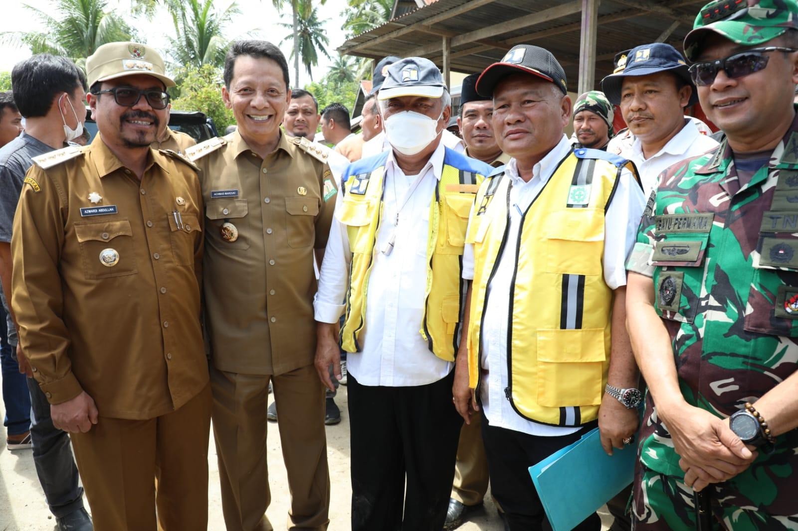 Menteri-PUPR-meninjau-langsung-lokasi-tanggul-sungai-Krueng-Keureutoe-yang-jebol.jpg