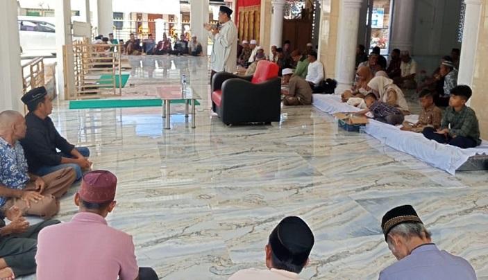 Muharram Jadi Momentum Berbagi, Warga Kampung Paya Aceh Selatan Santuni Enam Anak Yatim - Serambinews.com