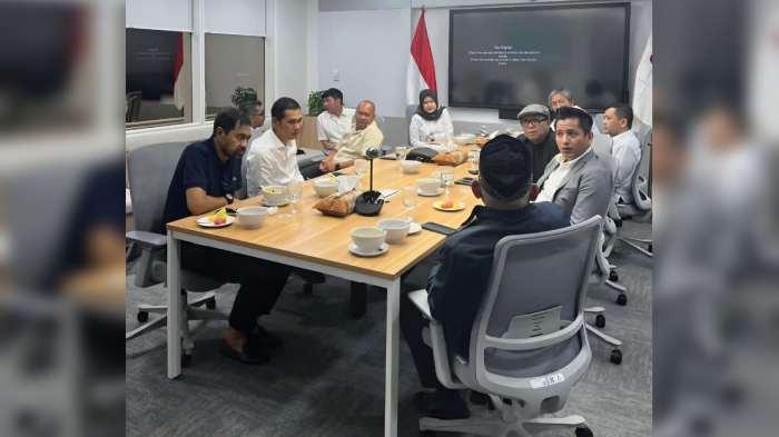 Muzakir-Manaf-bersama-Sekda-dan-rombongan-melakukan-pertemuan-dengan-Kepala-SKK-Migas.jpg