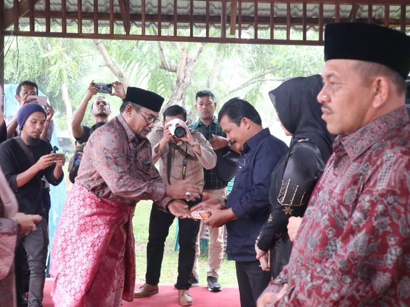 Pj Wali Kota Langsa Dipeusijuek Bersamaan Pelepasan Purna Tugas Usman Abdullah - Marzuki Hamid