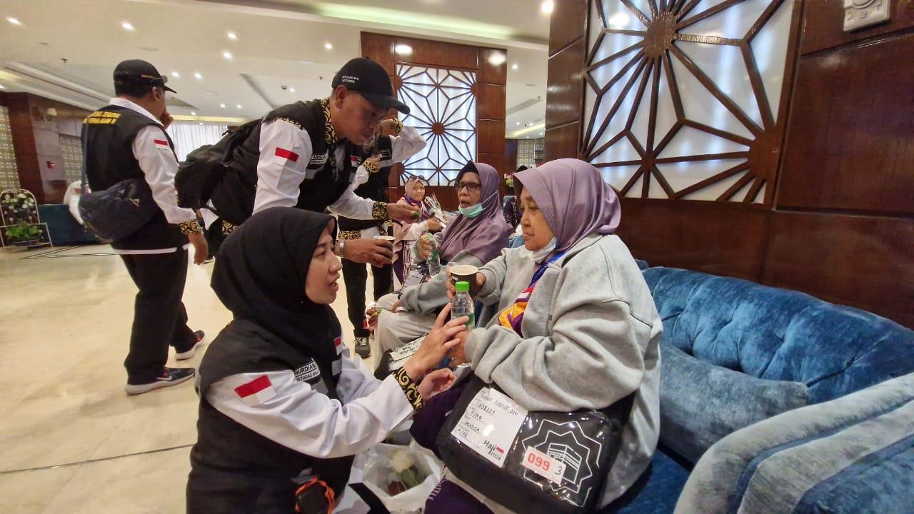Begini Ikhtiar Haji Ramah Lansia dari Kemenag, Mulai dari Pendampingan hingga Kursi Bisnis Pesawat