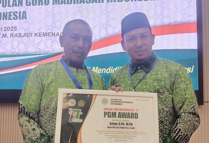 Azhar MPd, Guru MTsN 4 Pidie Raih PGM Award, Berkontribusi Jadikan Madrasah Mandiri dan Berprestasi 