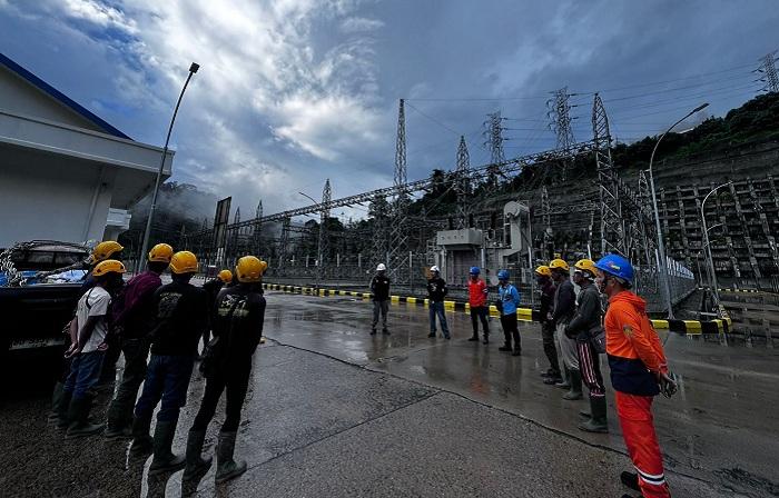 PLN-Aceh-terjunkan-ratusan-personel-untuk-pulihkan-listrik.jpg