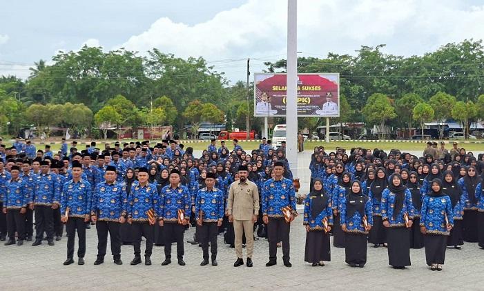 ALHAMDULILLAH, Bupati Aceh Iskandar Usman Al-Farlaky Serahkan SK untuk 802 PPPK