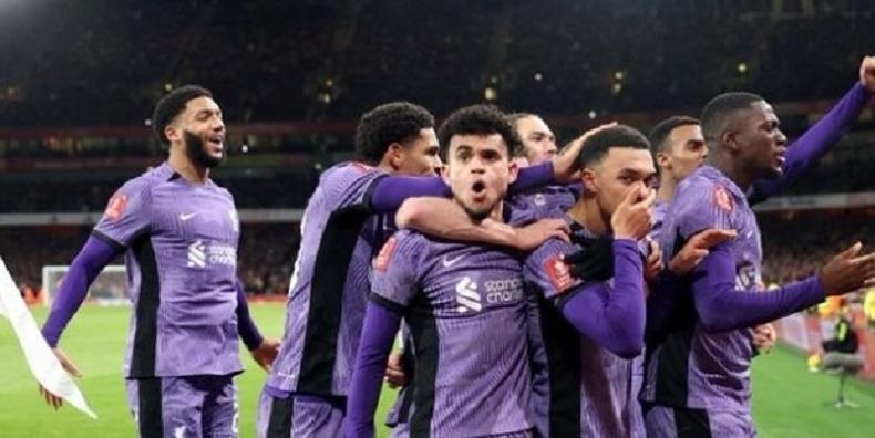 Para-pemain-Liverpool-merayakan-gol-ke-gawang-Arsenal-pada-laga-putaran-ketiga-Piala-FA.jpg