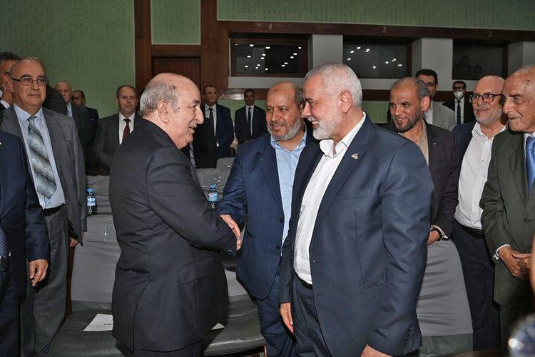 Pemimpin-gerakan-Hamas-Palestina-Ismail-Haniyeh-bersama-Presiden-Aljazair-Abdelmadjid-Tebboune.jpg