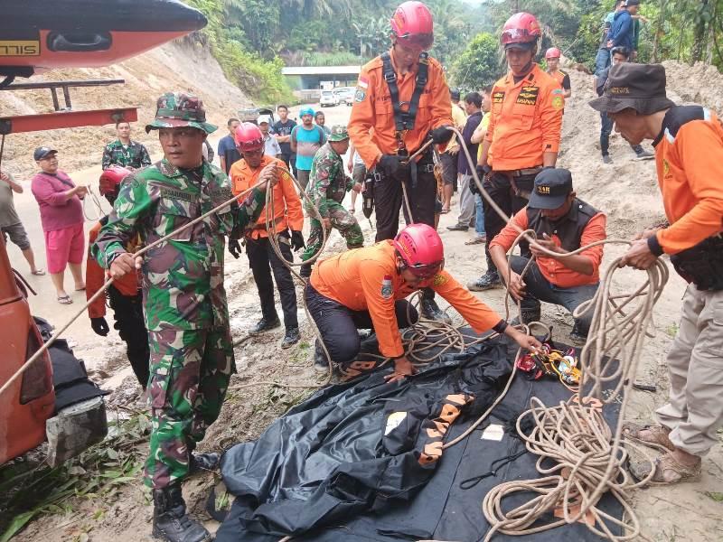 Tim SAR Lanjutkan Pencarian 3 Korban Longsor di Subulussalam Hingga Aliran Sungai Lae Kombih