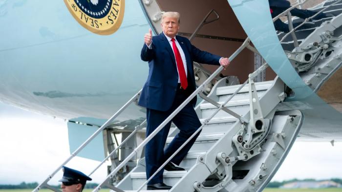 Pesawat-kepresidenan-Amerika-Serikat-Air-Force-One-yang-membawa-Presiden-Donald-Trump.jpg