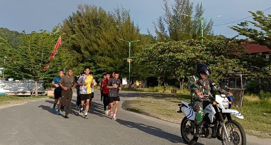 Peserta-bimbel-latihan-ketahanan-fisik-dengan-lari-jarak-tiga-kilometer-Aceh-Selatan.jpg