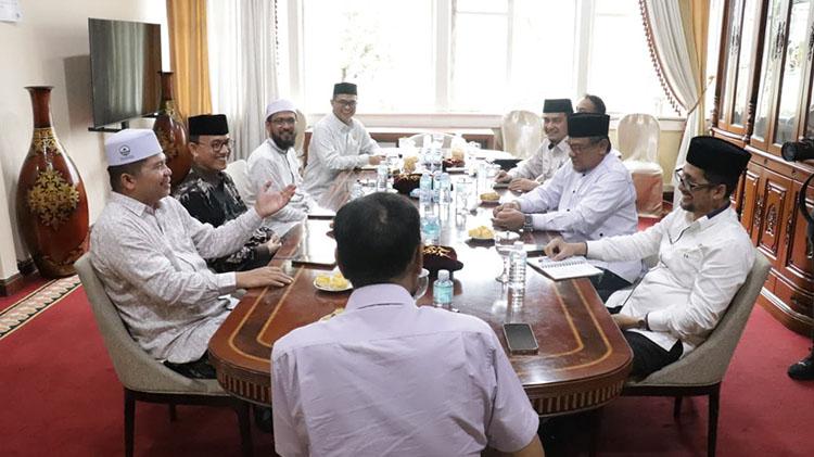 Pimpinan-MPU-Aceh-Temui-Gubernur.jpg