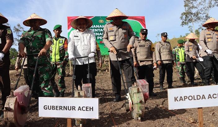 Polda-Aceh-Kerahkan-Ratusan-Alsintan_Dukung-Penanaman-Jagung-Serentak.jpg