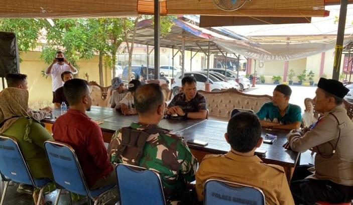 Polres-Bireuen-Mediasi-Perselisihan-Antar-Warga_Kini-Saling-Memaafkan.jpg