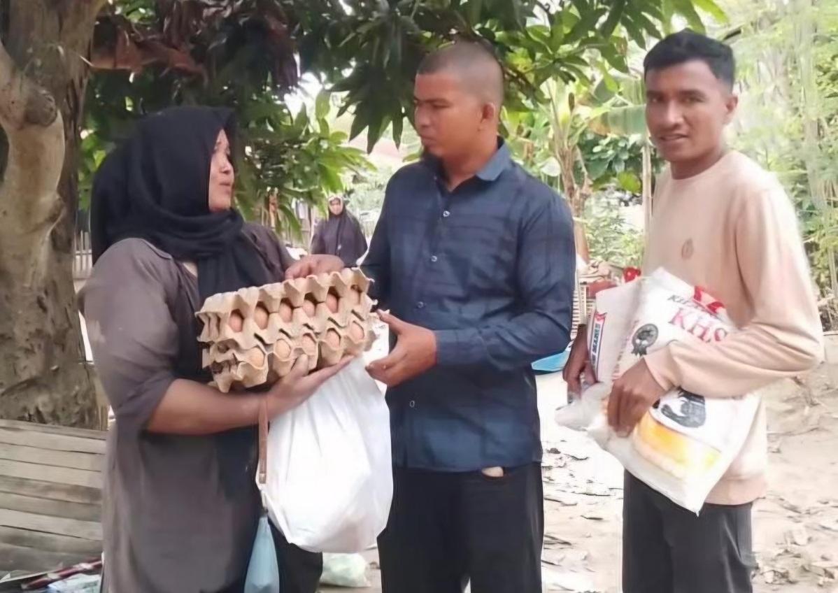Posko-Bersama-Bireuen-Peduli-Banjir-menyalurkan-bantuan-kepada-korban-banjir-di-empat-kabupaten.jpg