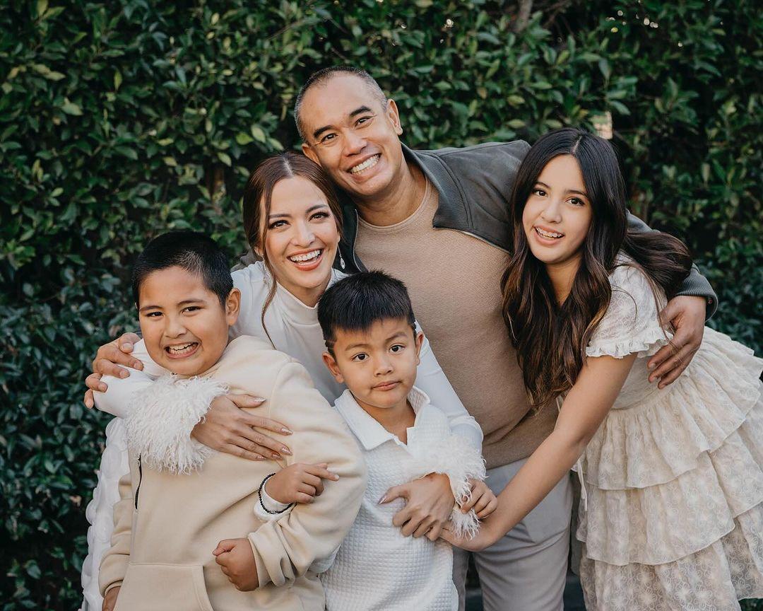 Tazyiq ostida jinsiy aloqa Olomon bilan erini aldagan