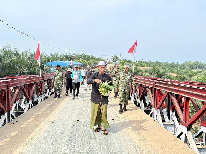 Prosesi-peusijuk-jembatan-bailey-di-Desa-Blang-Reubek-Kecamatan-Lhoksukon-Aceh-Utara.jpg