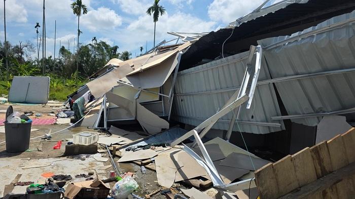 Puluhan-hunian-sementara-Huntara-yang-ditempati-penyintas-banjir-di-Kecamatan-Langkahan.jpg