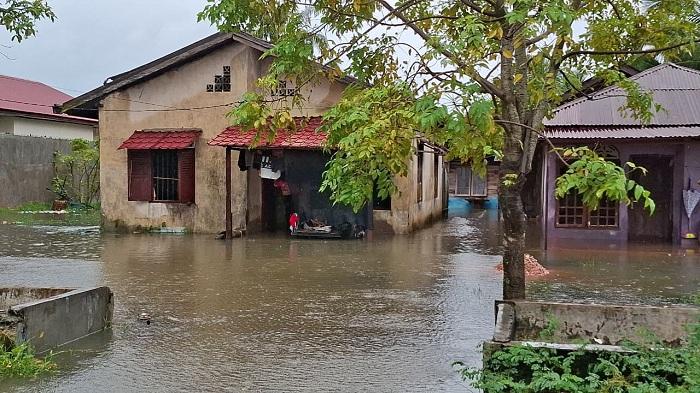Rumah-warga-Dusun-Kelapa-Gampong-Jawa-Idi-Rayeuk-mulai-direndam-banjir.jpg