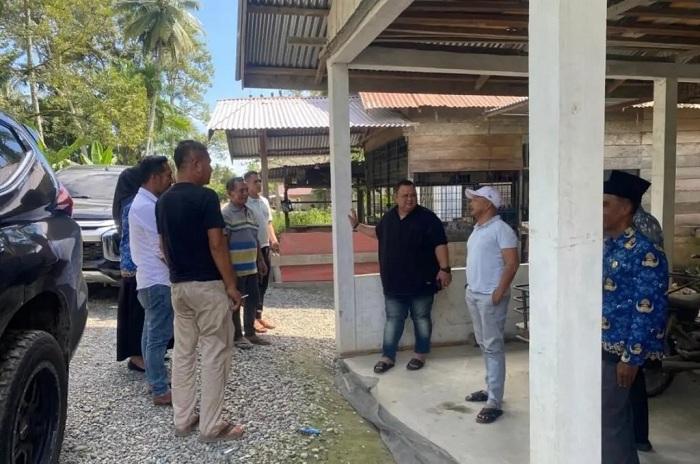 Bupati Aceh Jaya Tinjau Jalan Rusak di Pasie Raya, Pengaspalan Ditargetkan Masuk Anggaran 2027 - Serambinews.com