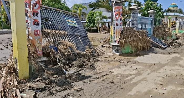 Sembilan Madrasah Masih Dipenuhi Endapan Lumpur, Belajar Diupayakan 5 Januari