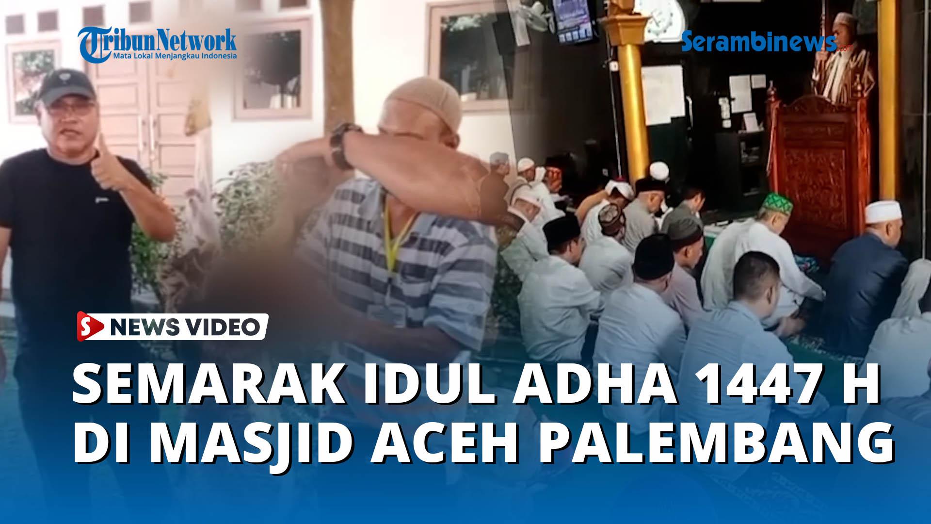 Salah-satu-tokoh-Aceh-merekam-moment-shalat-Idul-Adha.jpg