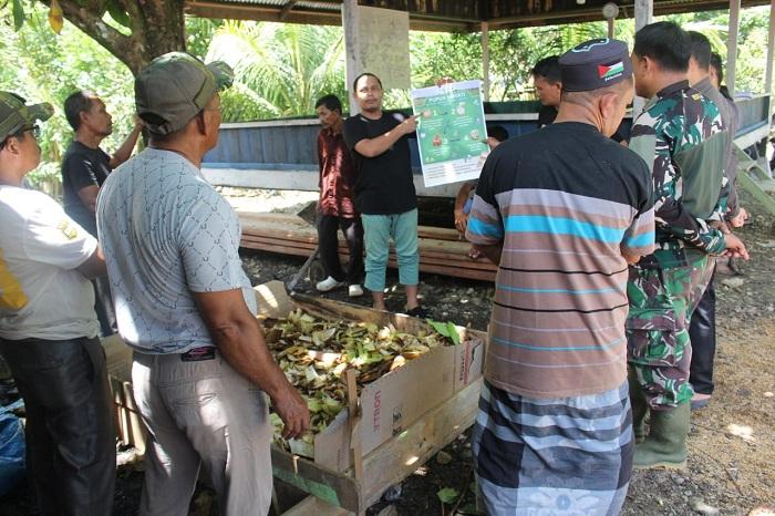 Satgas-TMMD-Kodim-Abdya-ajari-warga-pemanfaatan-sampah-organik.jpg