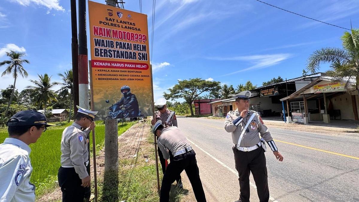 Satlantas-Polres-Langsa-pasang-baliho.jpg