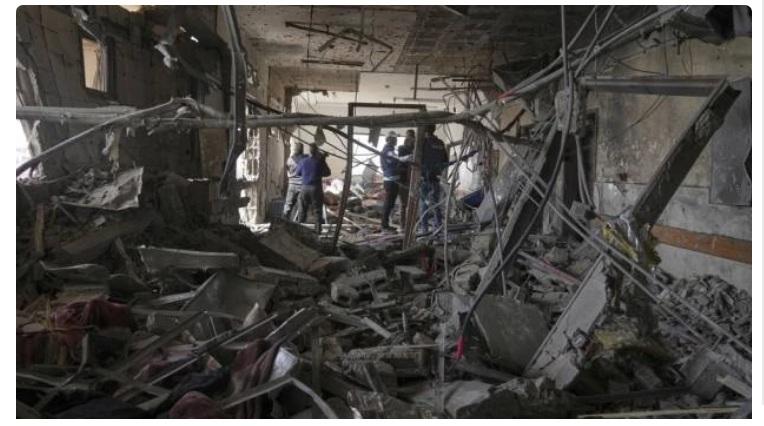 Sebuah-ruangan-di-Rumah-Sakit-Nasser-di-Khan-Younis-Jalur-Gaza-tampak-hancur.jpg