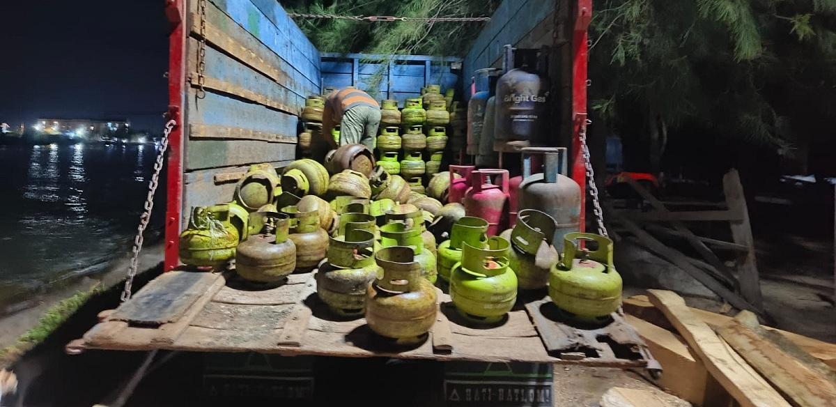 Sejumlah-tabung-LPG-yang-berhasil-ditemukan-pasca-tenggelamnya-bot-pengangkut-gas-dari-Sabang.jpg