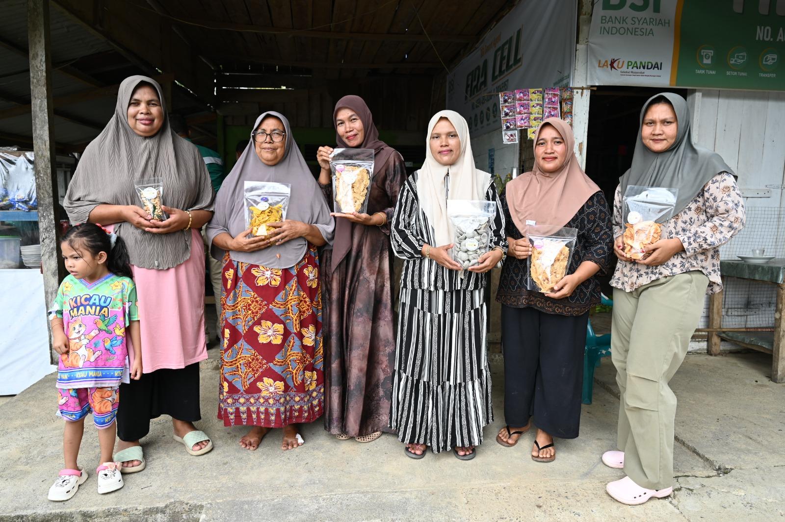 Semangat Emak-Emak Gampong Sumber Batu Kembangkan UMKM Bersama PT Mifa Bersaudara - Serambinews.com