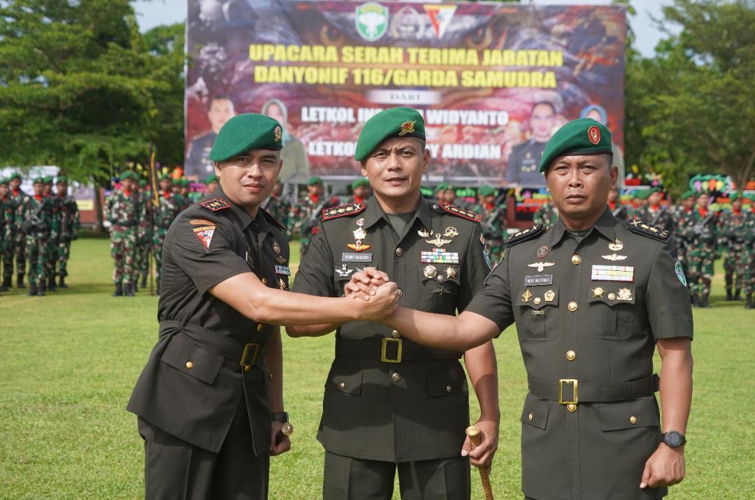 Evgeniya Feofilaktovaning eshak va mushuk surati