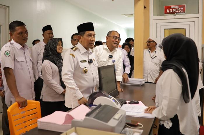 Berkunjung ke RSUD Pidie Jaya, Ini Pesan Bupati Sibral Malasyi dan Tanggapan Direktur dr Fajriman