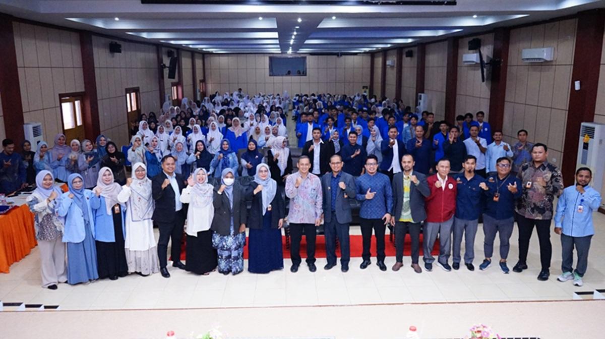 Ratusan Mahasiswa UBBG Ikut Kuliah Umum Pendidikan, supaya Siap Hadapi Tantangan Global